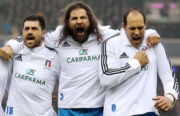 Andrea Masi, Martin Castrogiovanni and Sergio Parisse sing the Italian national anthem.