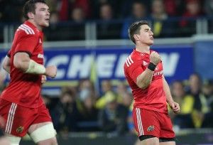 Munster’s Ian Keatley kicks a penalty to get the bonus point for Munster 14/12/2014