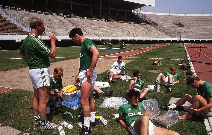 Pre World Cup, Turkey. 1990 Players take a rest during training Mandatory Credit ©INPHO/Billy Stickland