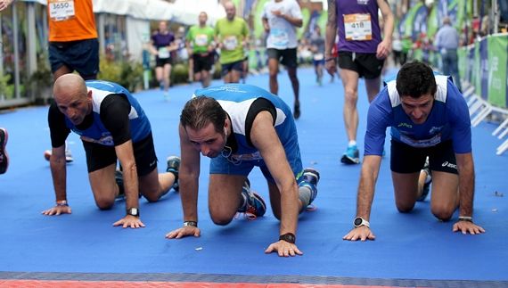 Competitors from Italy cross the finish line 27/10/2014