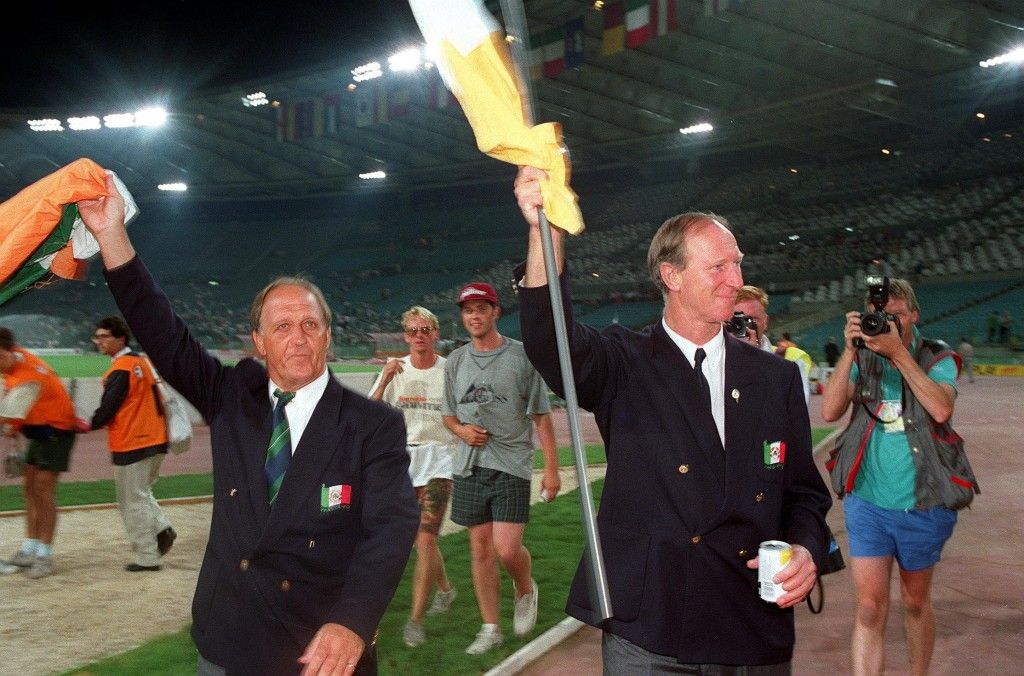 World Cup 1990 Ireland June 1990 Maurice Setters and Jack Charlton wave to the Irish fans after Ireland were nocked out Mandatory Credit ©INPHO/Billy Stickland