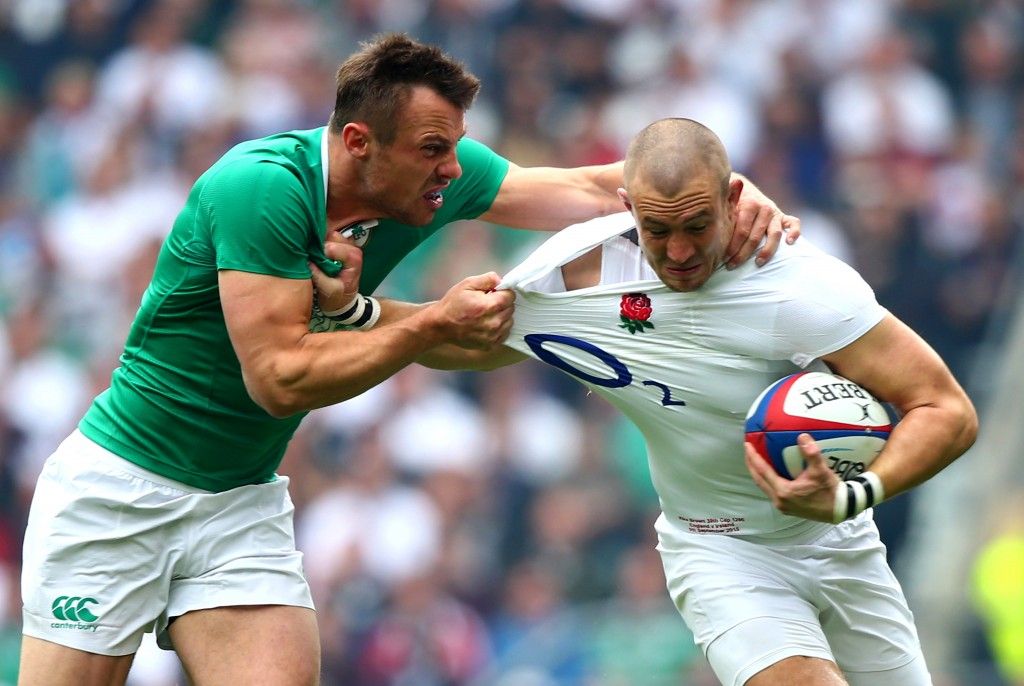 LONDON, ENGLAND - SEPTEMBER 05: Tommy Bowe of Ireland tackles Mike Brown of England during the QBE International match between England and Ireland at Twickenham Stadium on September 5, 2015 in London, England. (Photo by Clive Rose/Getty Images)