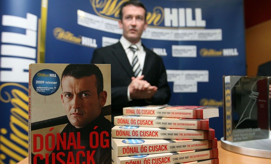 The William Hill.com Irish Sports Book of the Year 3/12/2009 Donal Og Cusack's autobiography "Come What May" with Tom Humphreys has been announced as the winner off this years William Hill.com Irish Sports Book of The Year Donal Og Cusack is pictured with the trophy Mandatory Credit ©INPHO/Lorraine O'Sullivan