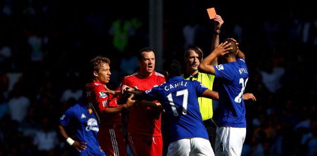 LIVERPOOL, ENGLAND - OCTOBER 01: Jack Rodwell of Everton is shown a red card by Referee Martin Atkinson following a challenge on Luis Suarez of Liverpool during the Barclays Premier League match between Everton and Liverpool at Goodison Park on October 1, 2011 in Liverpool, England. (Photo by Clive Brunskill/Getty Images)