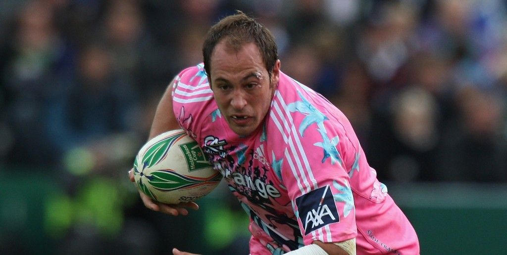BATH, ENGLAND - OCTOBER 18: Sergio Parisse of Stade Francais runs with the ball during the Heineken Cup match between Bath and Stade Francais at the Recreation Ground on October 18, 2009 in Bath, England. (Photo by David Rogers/Getty Images)