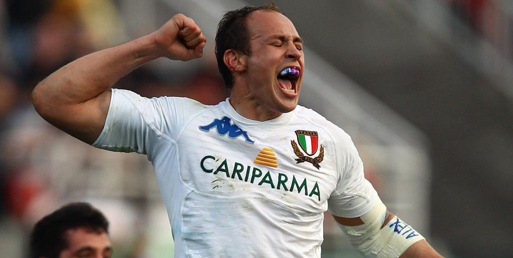 ROME, ITALY - MARCH 12: Italian captain Sergio Parisse celebrates victory at the final whistle during the RBS Six Nations match between Italy and France at the Stadio Flaminio on March 12, 2011 in Rome, Italy. (Photo by Richard Heathcote/Getty Images)