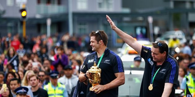 AUCKLAND, NEW ZEALAND - NOVEMBER 04: All Black captain Richie McCaw (L) and coach Steve Hansen (R) hold the Webb Ellis Cup aloft during the New Zealand All Blacks welcome home celebrations at Victoria Park on November 4, 2015 in Auckland, New Zealand. (Photo by Phil Walter/Getty Images)