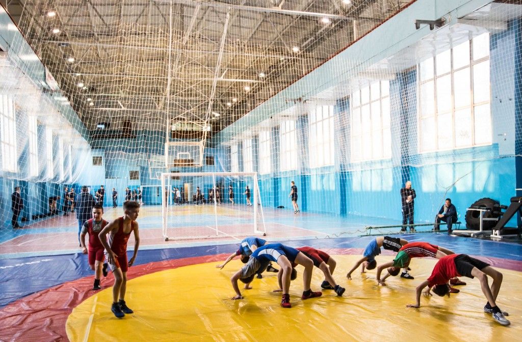 Connacht Rugby Squad Training, Krasnoyarsk, Russia 11/11/2015 Local children practice wrestling as the Connacht squad train Mandatory Credit ©INPHO/James Crombie