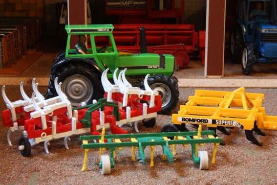 Britains-fold-up-cultivator