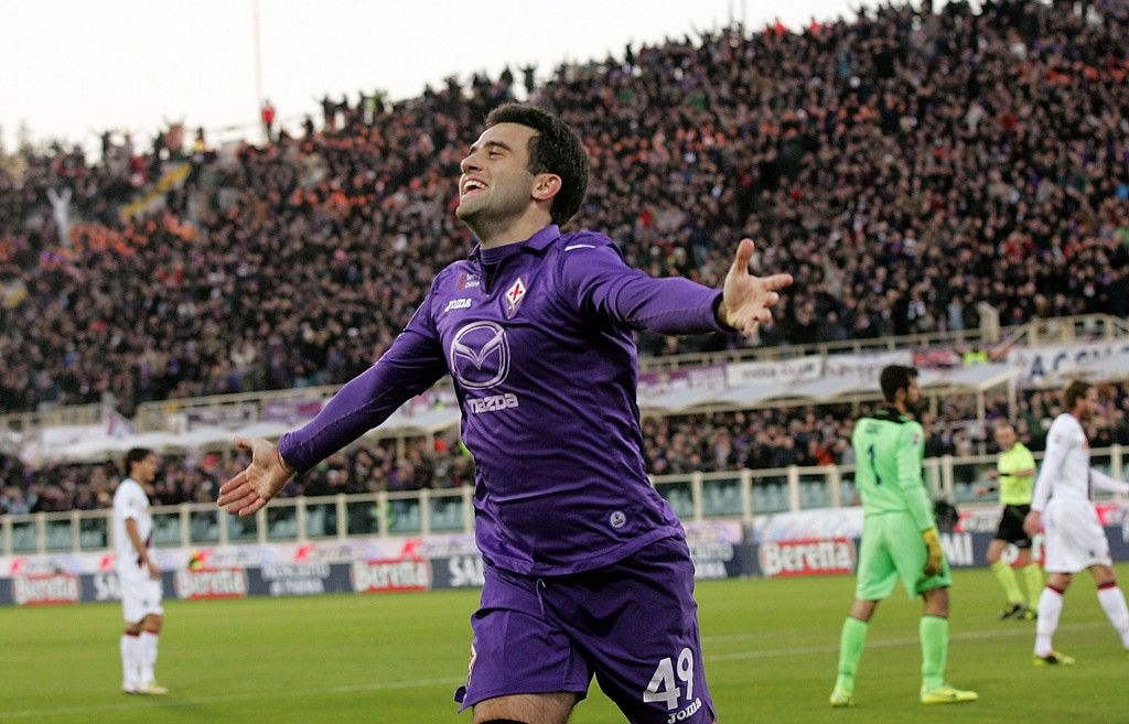 FLORENCE, ITALY - DECEMBER 15: Giuseppe Rossi of ACF Fiorentina celebrates after scoring a goal during the Serie A match between ACF Fiorentina and Bologna FC at Stadio Artemio Franchi on December 15, 2013 in Florence, Italy.  (Photo by Gabriele Maltinti/Getty Images)