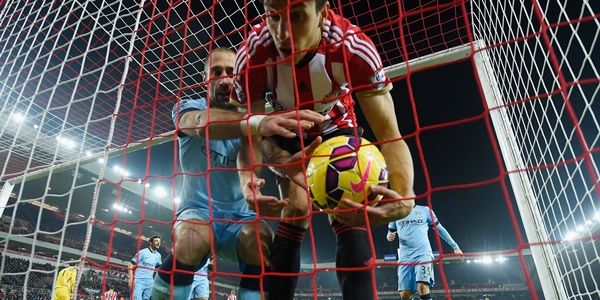 SUNDERLAND, ENGLAND - DECEMBER 03: Pablo Zabaleta of Manchester City grabs the ball off a startled Santiago Vergini of Sunderland to complete his "pregnant" celebration after scoring during the Barclays Premier League match between Sunderland and Manchester City at Stadium of Light on December 3, 2014 in Sunderland, England. (Photo by Mike Hewitt/Getty Images)
