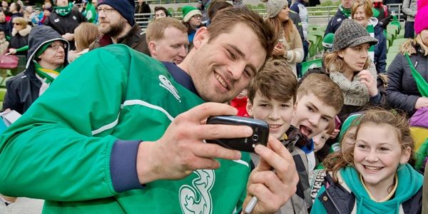 CJ Stander with fans at the open training session 29/1/2016