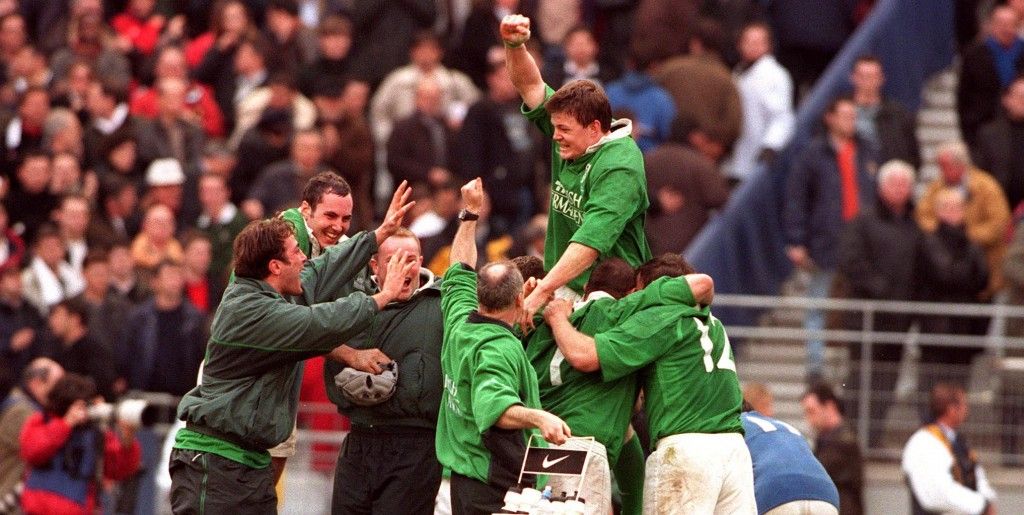 Six Nations 19/3/2000 France vs Ireland Brian O'Driscoll is surrounded by teamates ©INPHO/Billy Stickland
