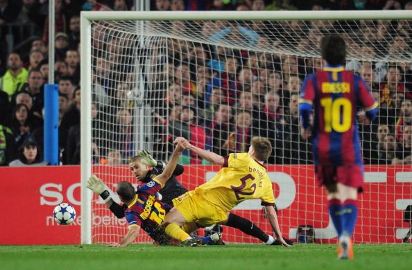 BARCELONA, SPAIN - MARCH 08: Nicklas Bendtner of Arsenal is challenged by Javier Mascherano and goalkeeper Victor Valdes of Barcelona during the UEFA Champions League round of 16 second leg match between Barcelona and Arsenal at the Nou Camp Stadium on March 8, 2011 in Barcelona, Spain. (Photo by Shaun Botterill/Getty Images)