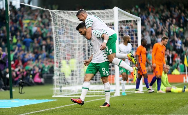 Shane Long celebrates scoring their first goal with Jonathan Walters 27/5/2016
