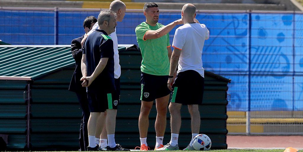 Republic of Ireland Open Training, Stade de Montbauron, Versailles, France 9/6/2016 Jonathan Walters with the team's medical staff Mandatory Credit ©INPHO/Donall Farmer