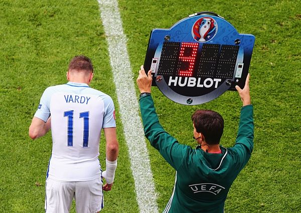 LENS, FRANCE - JUNE 16: Jamie Vardy of England comes on to the pitch for Harry Kane during the UEFA EURO 2016 Group B match between England and Wales at Stade Bollaert-Delelis on June 16, 2016 in Lens, France. (Photo by Clive Rose/Getty Images)