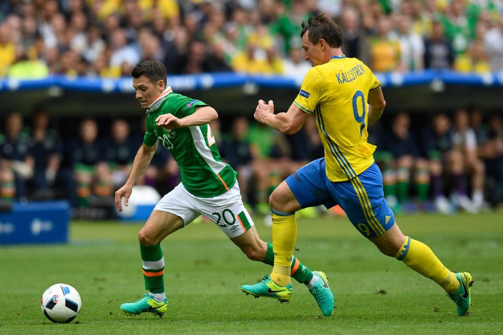 PARIS, FRANCE - JUNE 13: Wes Hoolahan of Republic of Ireland and Kim Kallstrom of Sweden compete for the ball during the UEFA EURO 2016 Group E match between Republic of Ireland and Sweden at Stade de France on June 13, 2016 in Paris, France. (Photo by Mike Hewitt/Getty Images)