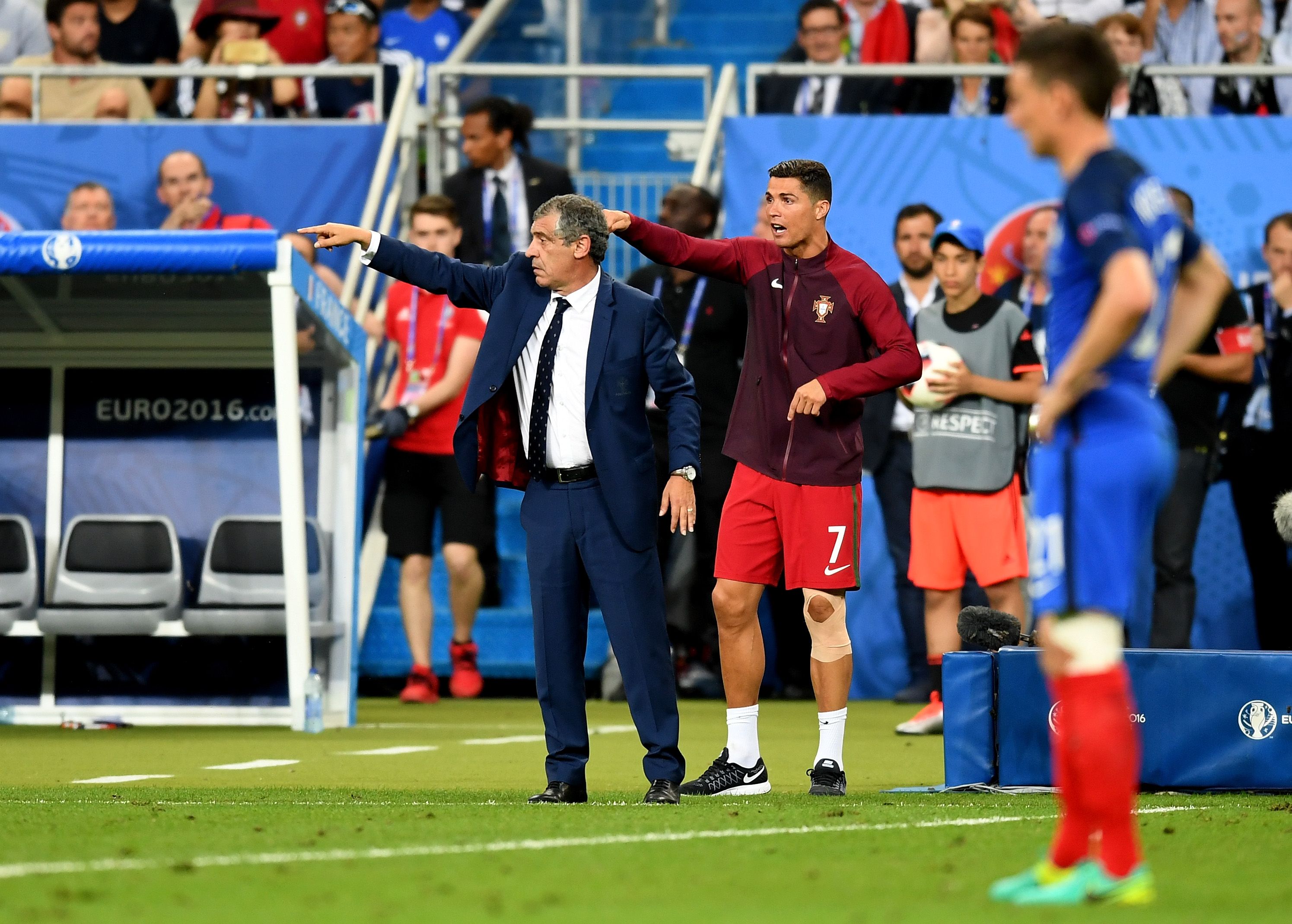 PARIS, FRANCE - JULY 10: Cristiano Ronaldo and manager Fernando Santos gestures on the touchline during the UEFA EURO 2016 Final match between Portugal and France at Stade de France on July 10, 2016 in Paris, France. (Photo by Michael Regan/Getty Images)
