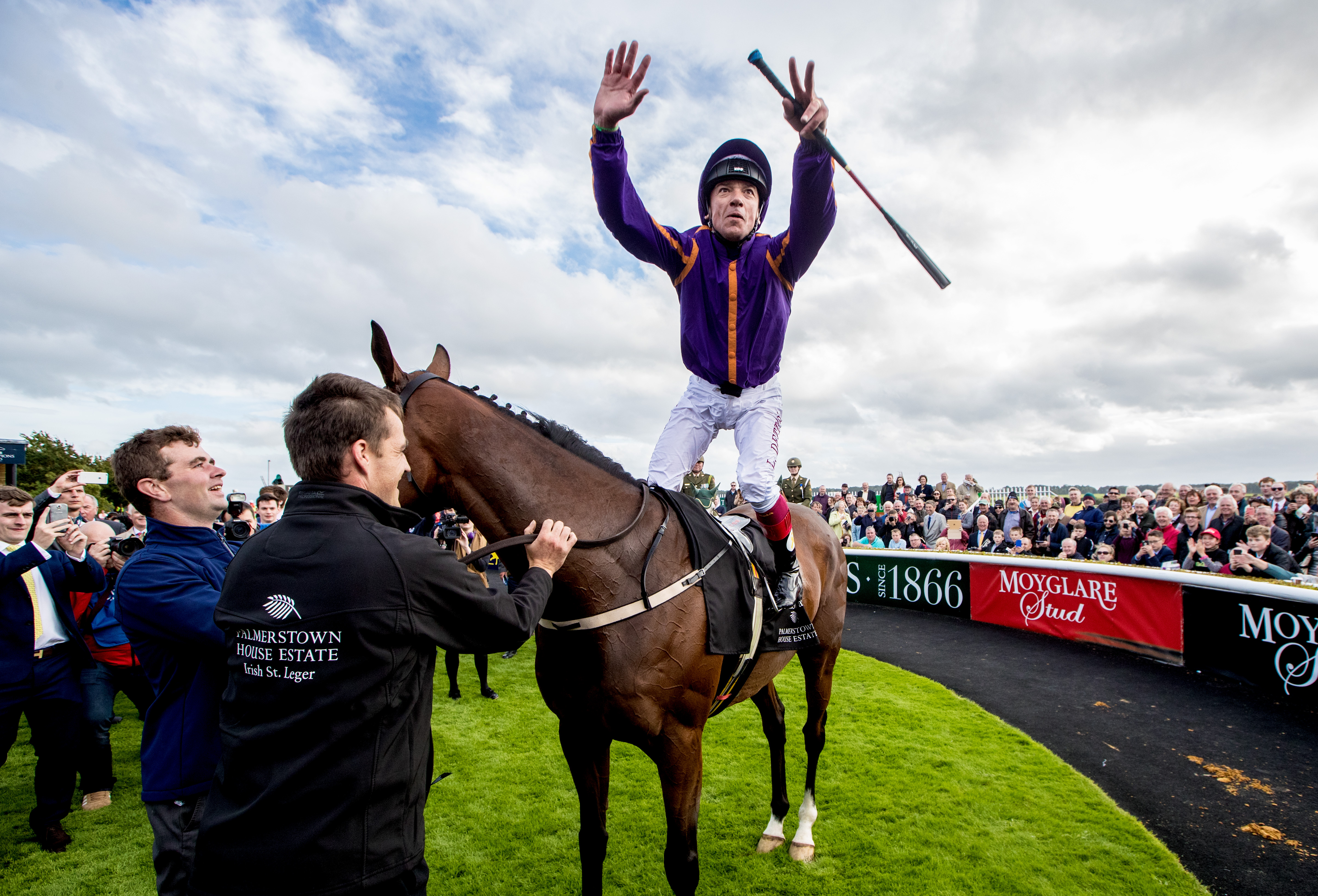 Longines Irish Champions Weekend, The Curragh Racecourse, Kildare 11/9/2016 The Palmerstown House Estate Irish St. Leger (Group 1) Jockey Frankie Dettori celebrates after winning on board Wicklow Brave Mandatory Credit ©INPHO/James Crombie