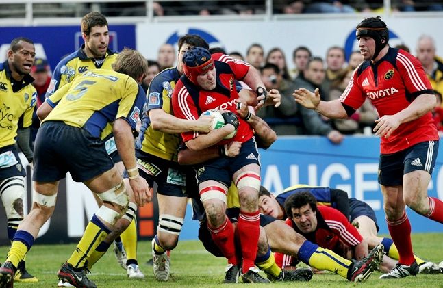 Anthony Foley gets tackled by the Clermont defence 13/1/2008