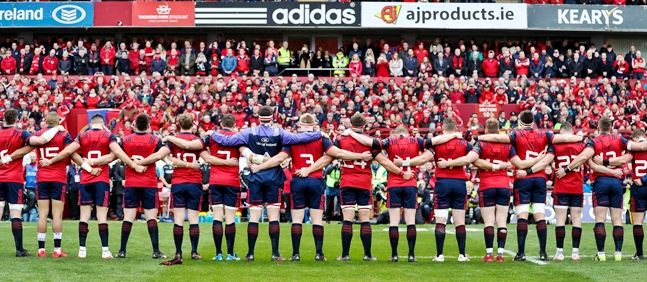 The Munster Squad stand for a minutes silence for the late Anthony Foley 22/10//2016
