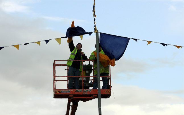 Workers put out bunting and flags in Thurles 4/9/2009