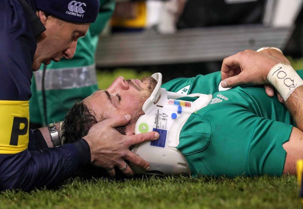 Robbie Henshaw lays injured 19/11/2016