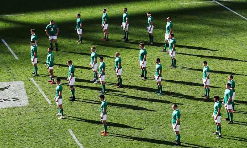 Ireland team face the Haka in a shape of eight in memory of Anthony Foley of Munster 5/11/2016